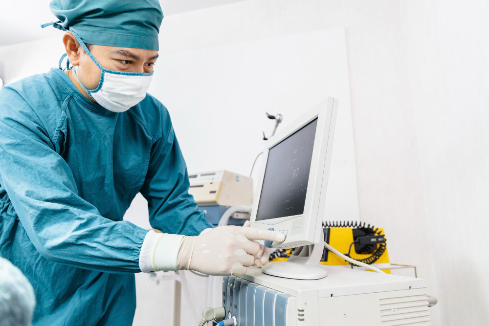 imagem da assistência técnica da colimed em equipamentos hospitalares